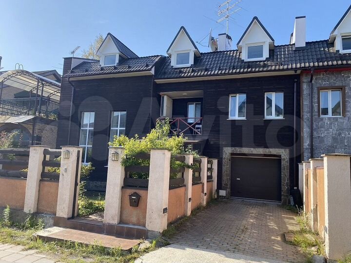 Таунхаус 352 м² на участке 4,3 сот.