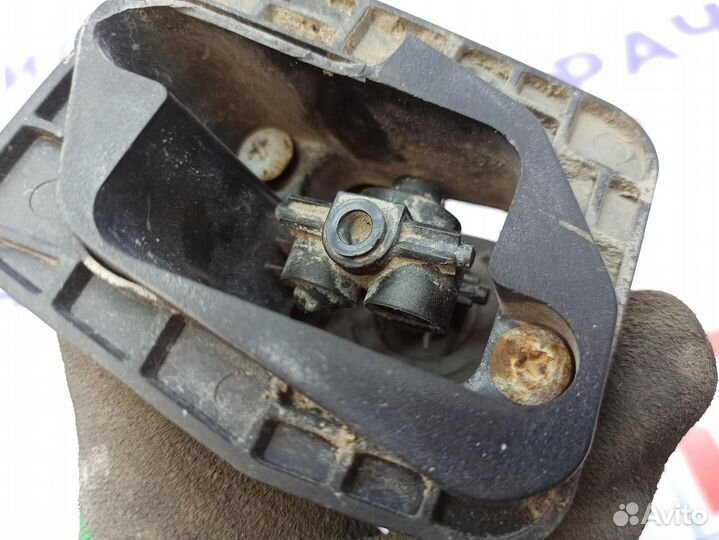 Форсунка омывателя фары правая Nissan Primera (P12