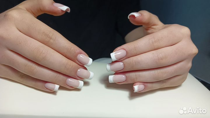 Модель на маникюр