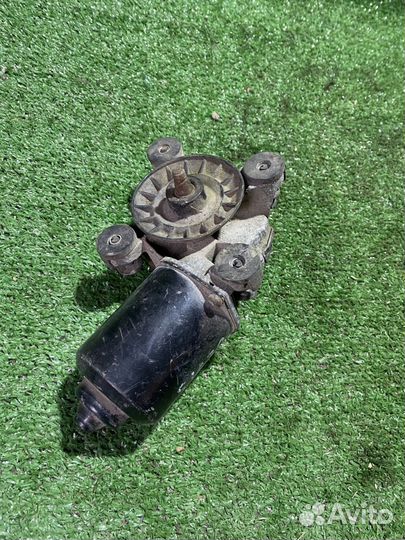 Моторчик дворника Toyota vista sv30