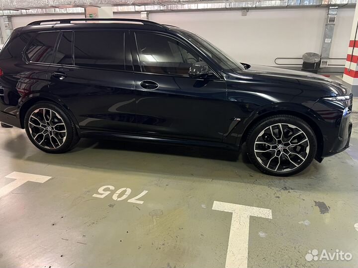 BMW X7 4.4 AT, 2022, 1 400 км