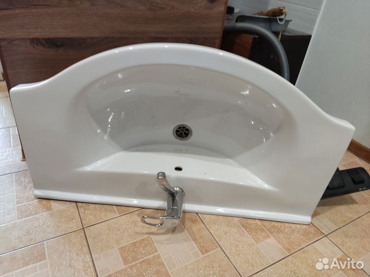 Тумба с раковиной для ванной