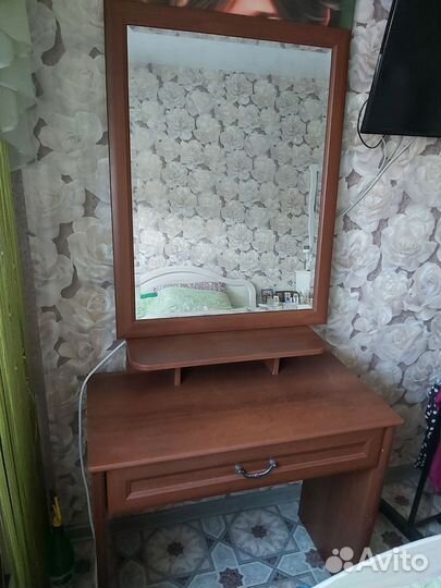 Туалетный столик с зеркалом бу
