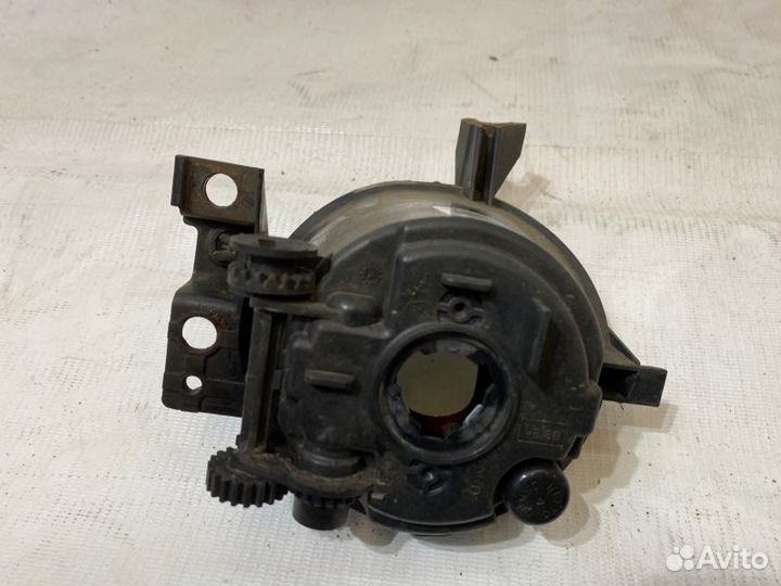 Фара противотуманная правая Volkswagen Touareg