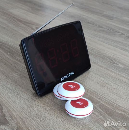 Кнпока вызова официанта и табло отображения вызова