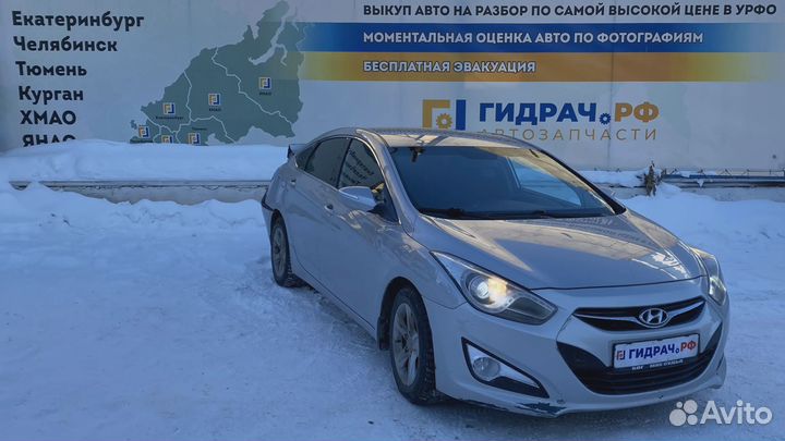 Молдинг лобового стекла левый Hyundai i40 (VF) 86131-3Z000