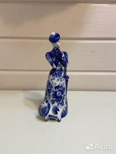 Статуэтка Дама с собачкой Гжель