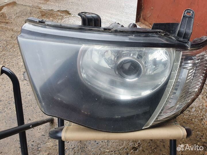 Передние фары митсубиси л200