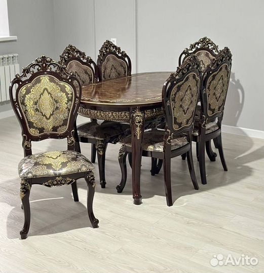 Кухонный стол и стулья новые