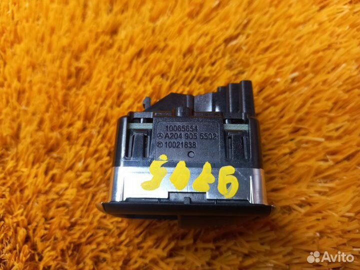 Кнопка стеклоподъемника передняя левая