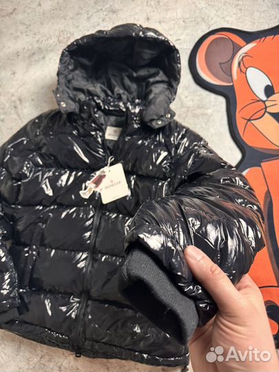 Пуховик moncler глянцевый весна