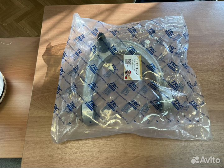 Рычаг передний верхний Cadillac SRX 2004-2009 RH