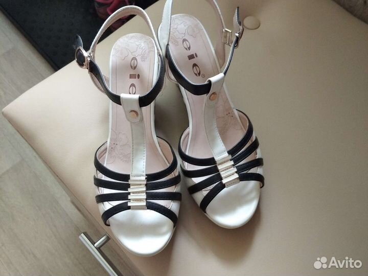 Босоножки женские