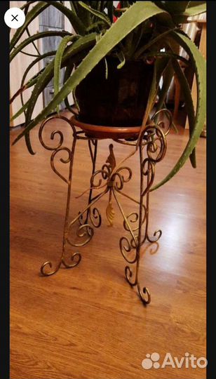 Кованная подставка для цветов