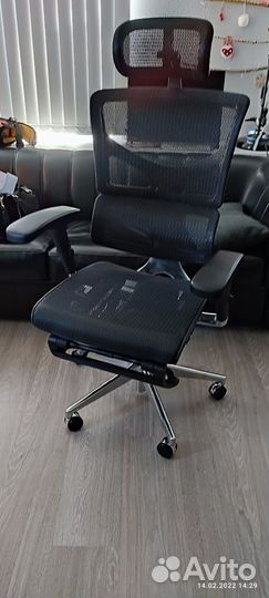 Эргономичное кресло Expert Sail с подножкой