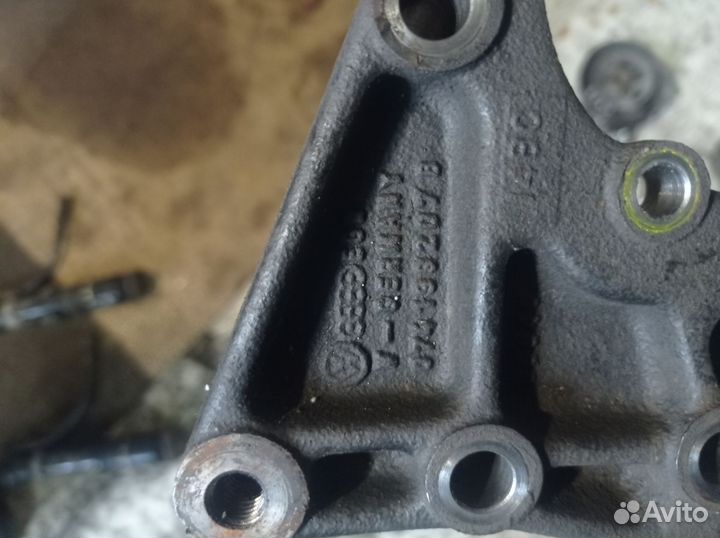 Кронштейн двигателя Фольксваген т-4