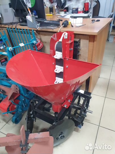 Картофелесажалка на грунтозацепах NEO forza