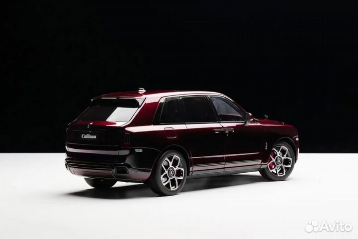 Rolls Royce Cullinan 1:18 (dark red)