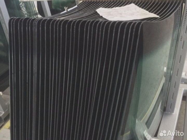 Стекло дверное правое Caterpillar