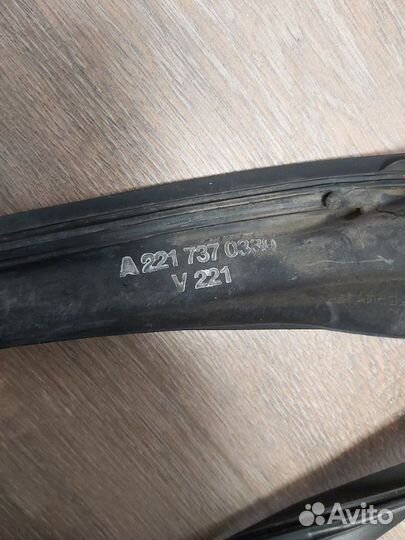 Уплотнитель двери задний левый Mercedes S 500