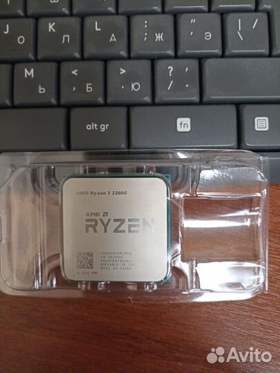 AMD Ryzen 3 2200G, Socket AM4, 3.7GHz