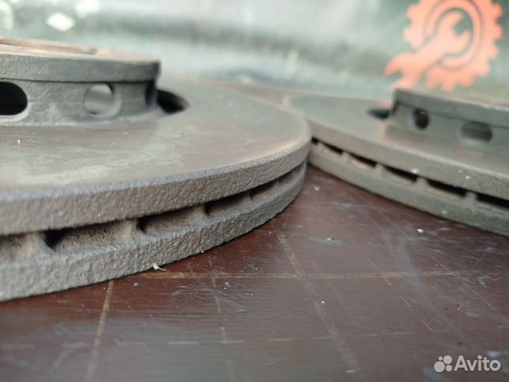 Тормозные диски переднее Audi A6 C5 ALF 2.4 2001