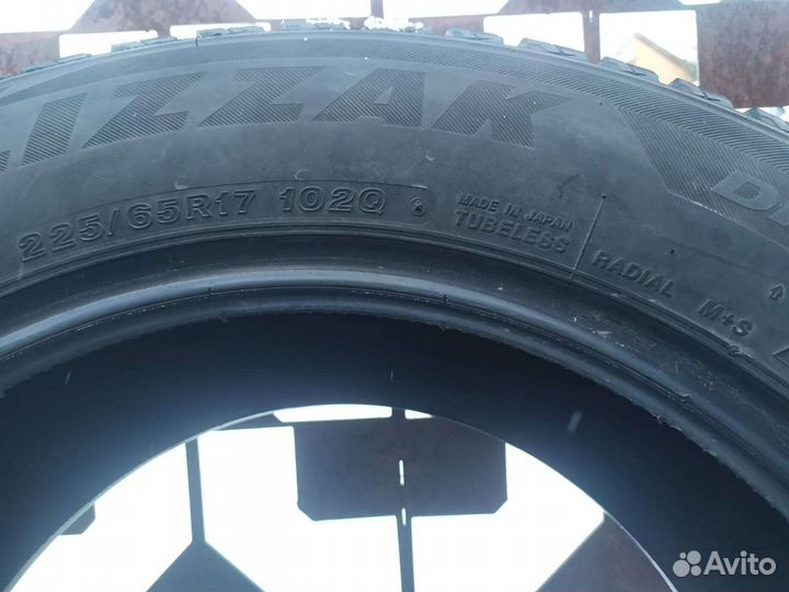 Bridgestone Blizzak DM-V2 225/65 R17
