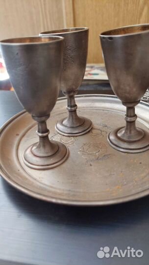 Серебрянные рюмки на подносе 875проба