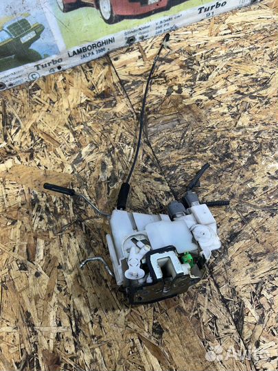 Замок двери задний правый Хонда Аккорд 7