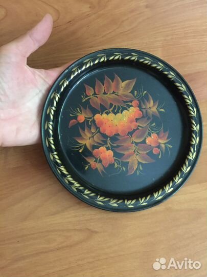 Подносы расписные и с тиснёным рисунком