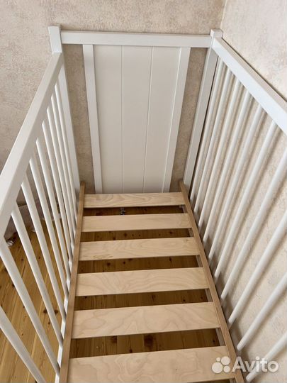 Детская кроватка с универсальным маятником