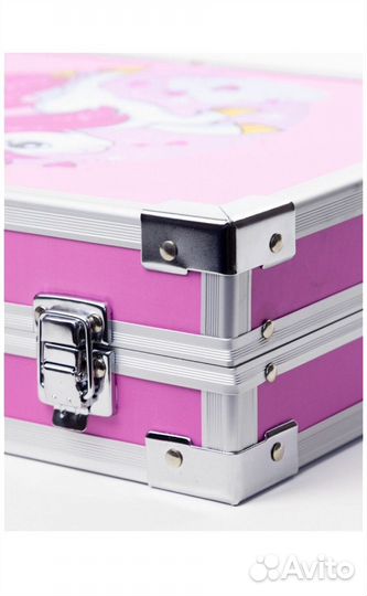 Набор художника в металлическом чемодане