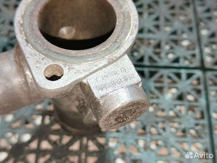 Фланец системы охлаждения Audi 80 В3