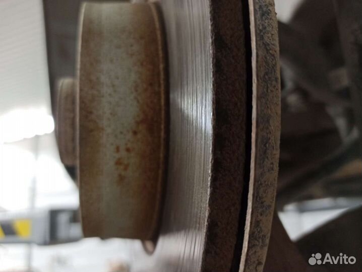 Тормозной диск заданий левый Volkswagen Golf 7,Sko