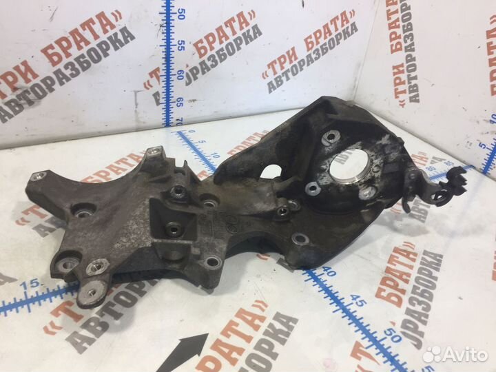 Фольксваген Пассат Кронштейн генератора