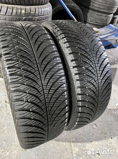 Goodyear Vector 4Seasons Gen-2 215/55 R17