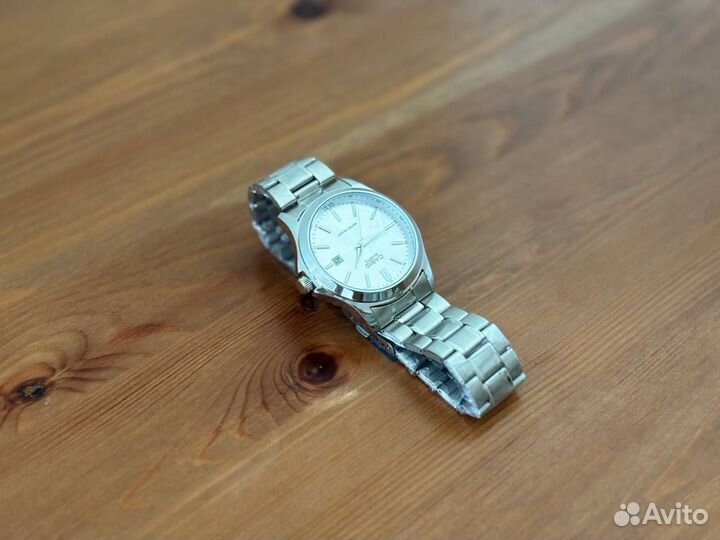 Наручные часы Casio Quartz (в стиле old money)