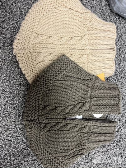 Манишки на замке детские