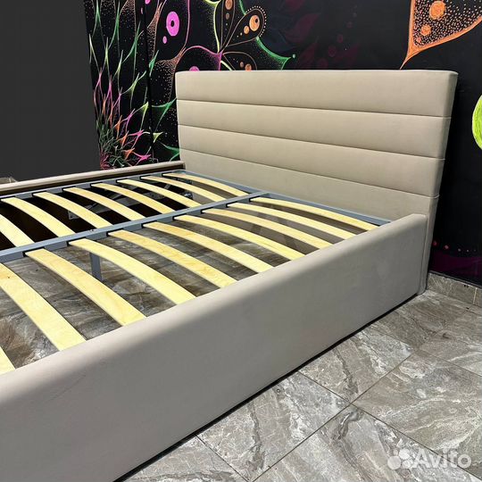 Кровать двухспальная с подъемным механизмом