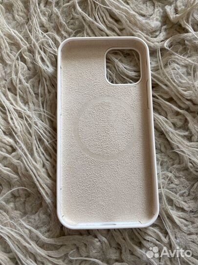 Чехол на iPhone 13