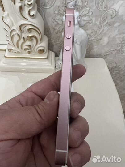 iPhone SE, 32 ГБ