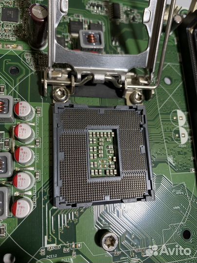 Материнская плата с процессором и памятью