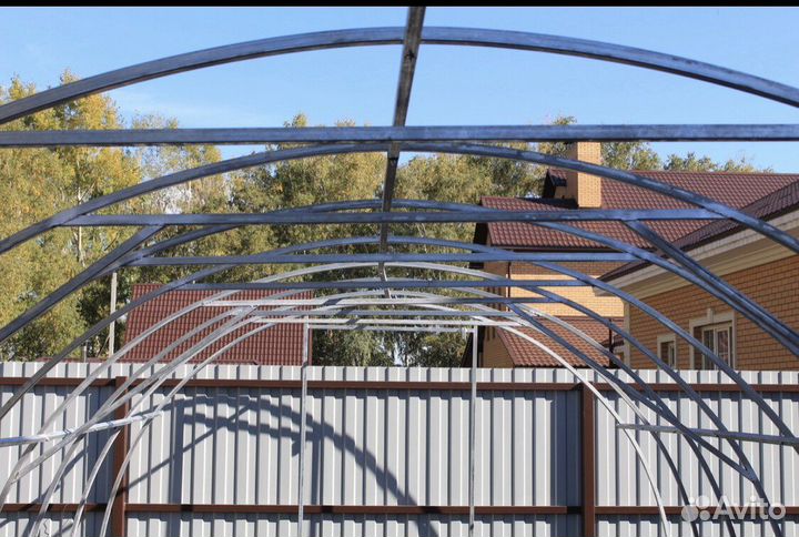 Теплица с цельно сварными дугами