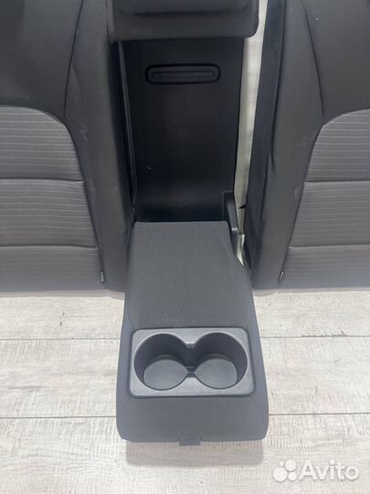 Задний диван с подлокотником Kia Cerato 3