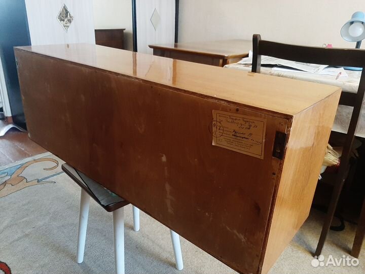 Полка книжная настенная