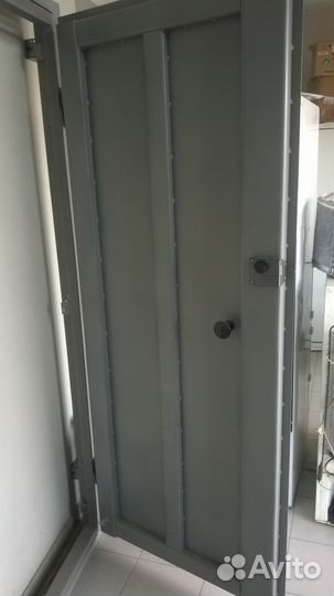 Двери металлические б/у -р-р и цены см. в тексте