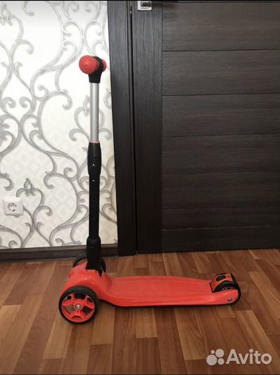 Самокат трехколесный