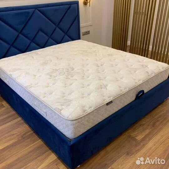 Кровать с мягким изголовьем