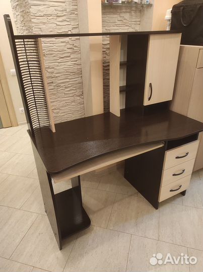 Компьютерный стол
