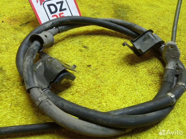 Тросик ручника задний левый Toyota Land Cruiser